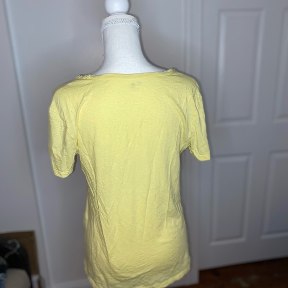 Gap tee 👕 - Picture 3 of 4